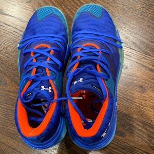 Kids Under Armour low top basketball shoes